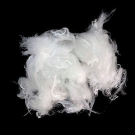 China Anti de Vervorming Gerecycleerde Witte Kleur van de Polyesterstapelvezel voor niet Geweven fabriek